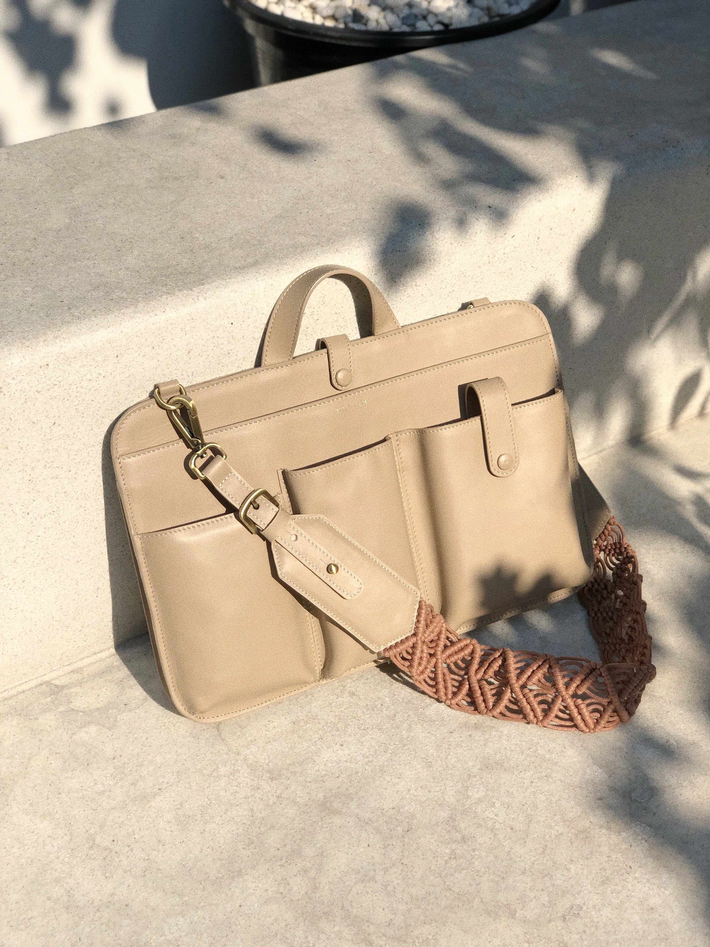 Lia Laptop (Leather) Nude