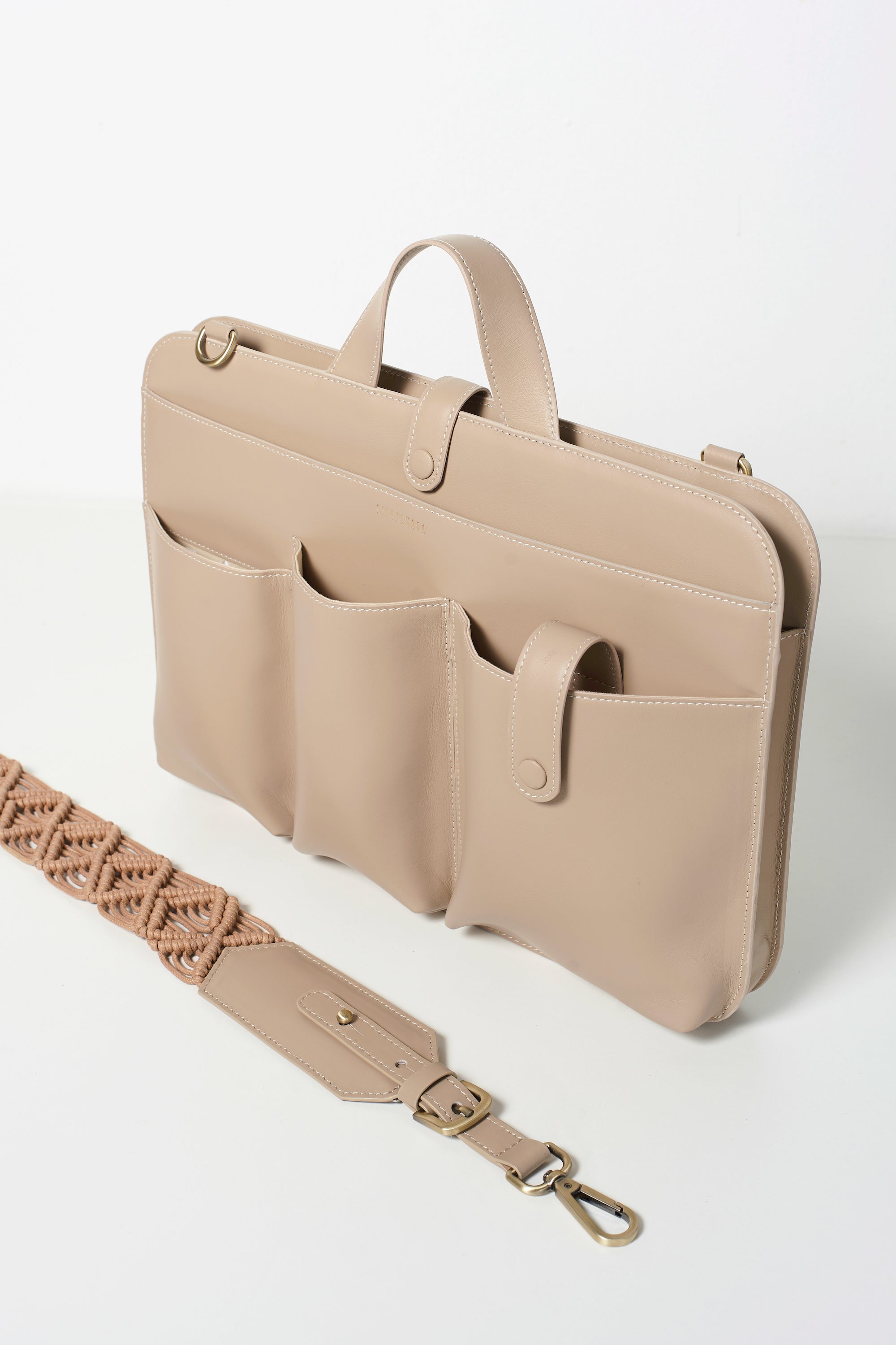 Lia Laptop (Leather) Nude