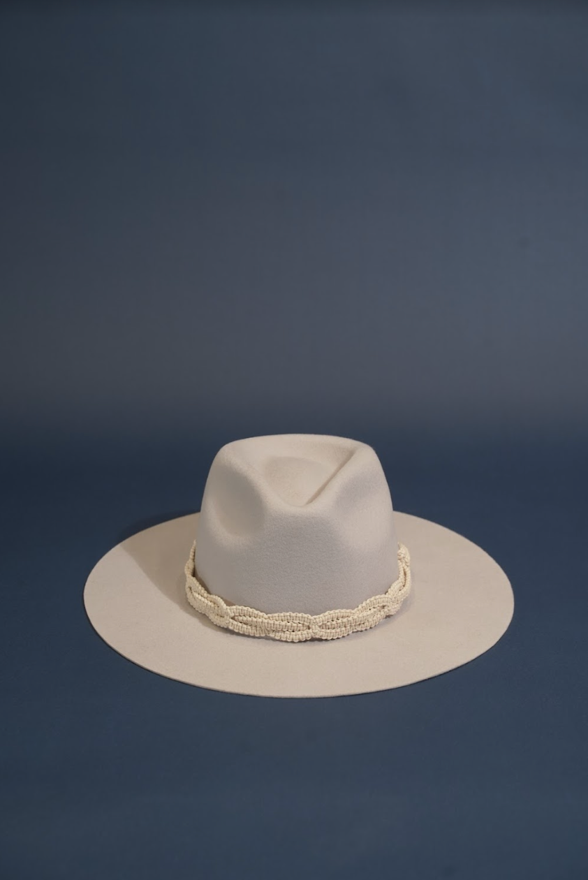Chapeaux - White