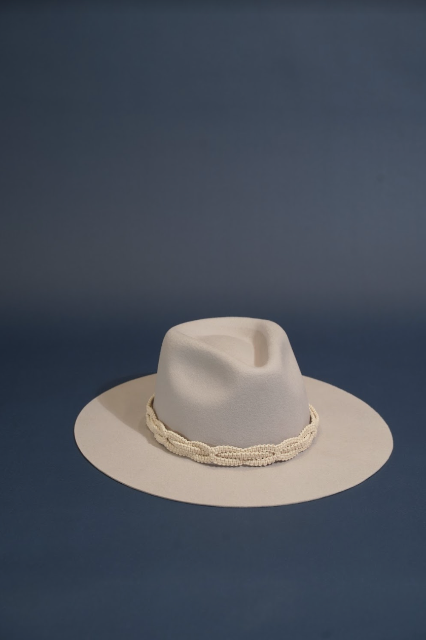 Chapeaux - White